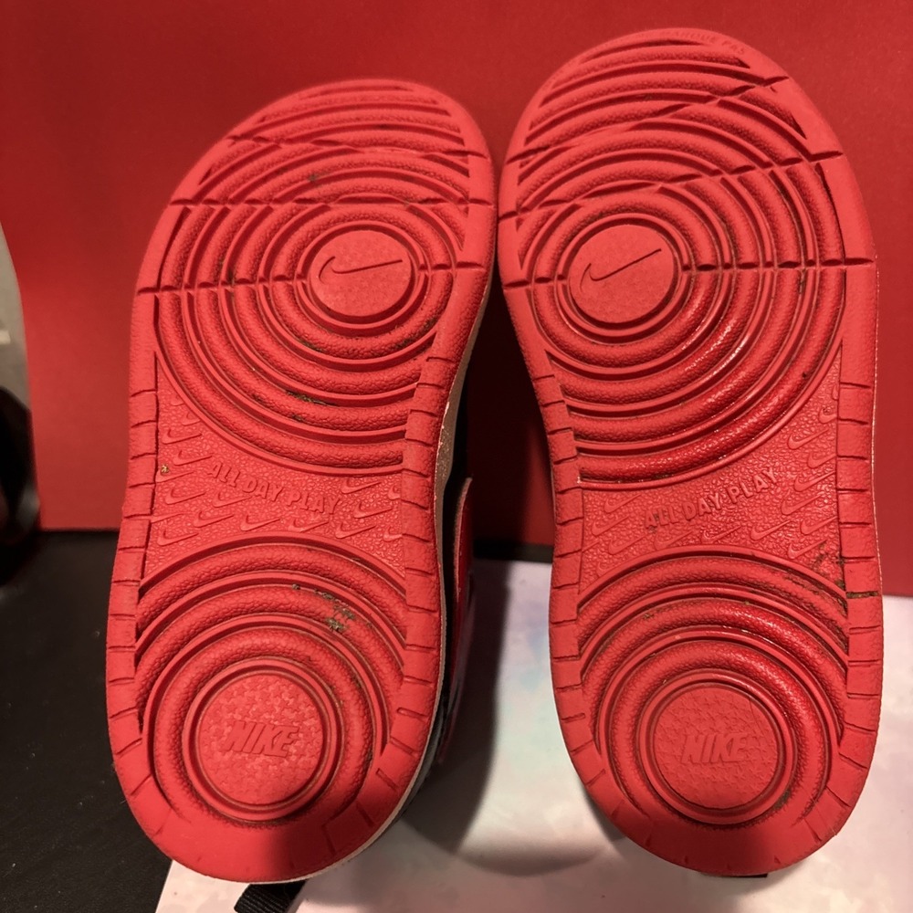 Nike Kids Court Borough Mid Sneakers Black/Red SZ 9c - Picture 6 of 6